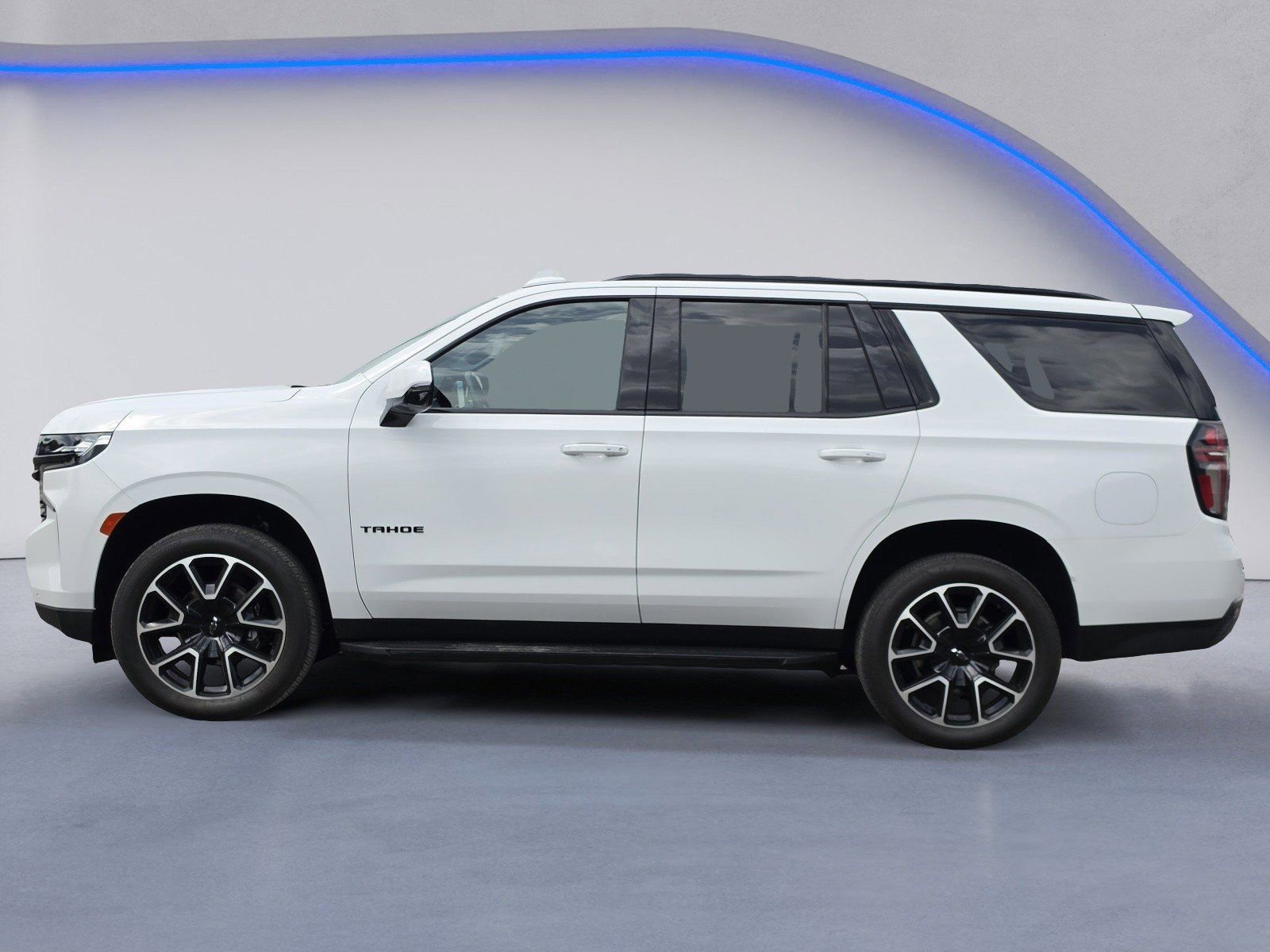 Used 2024 Chevrolet Tahoe RST w/ Luxury Package AWD/4WD image 3