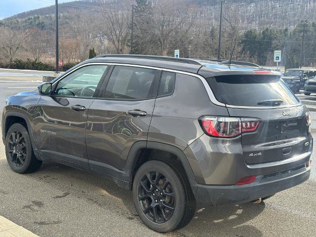 Used 2022 Jeep Compass Latitude image 3