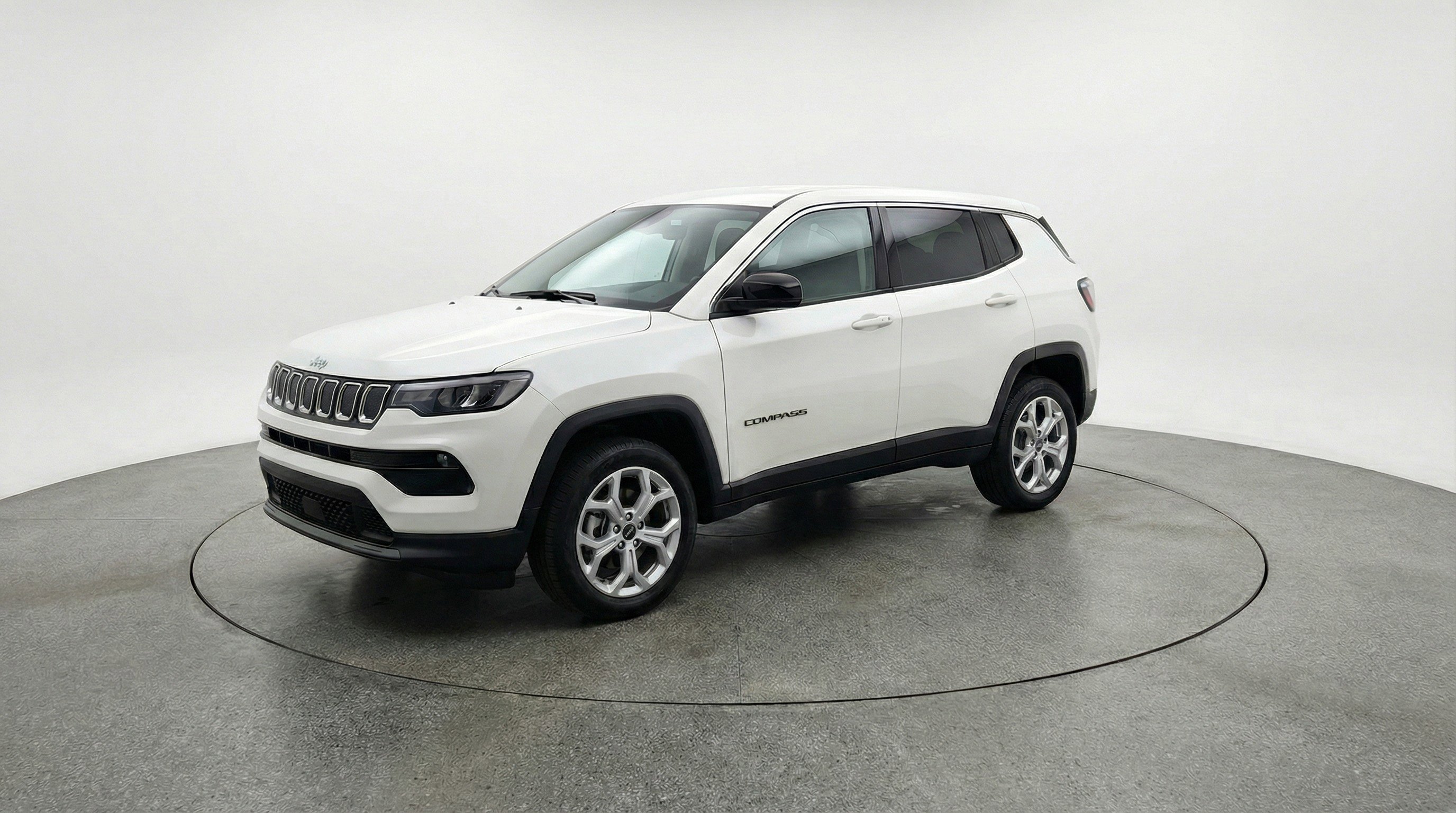 Used 2025 Jeep Compass Latitude AWD/4WD image 3