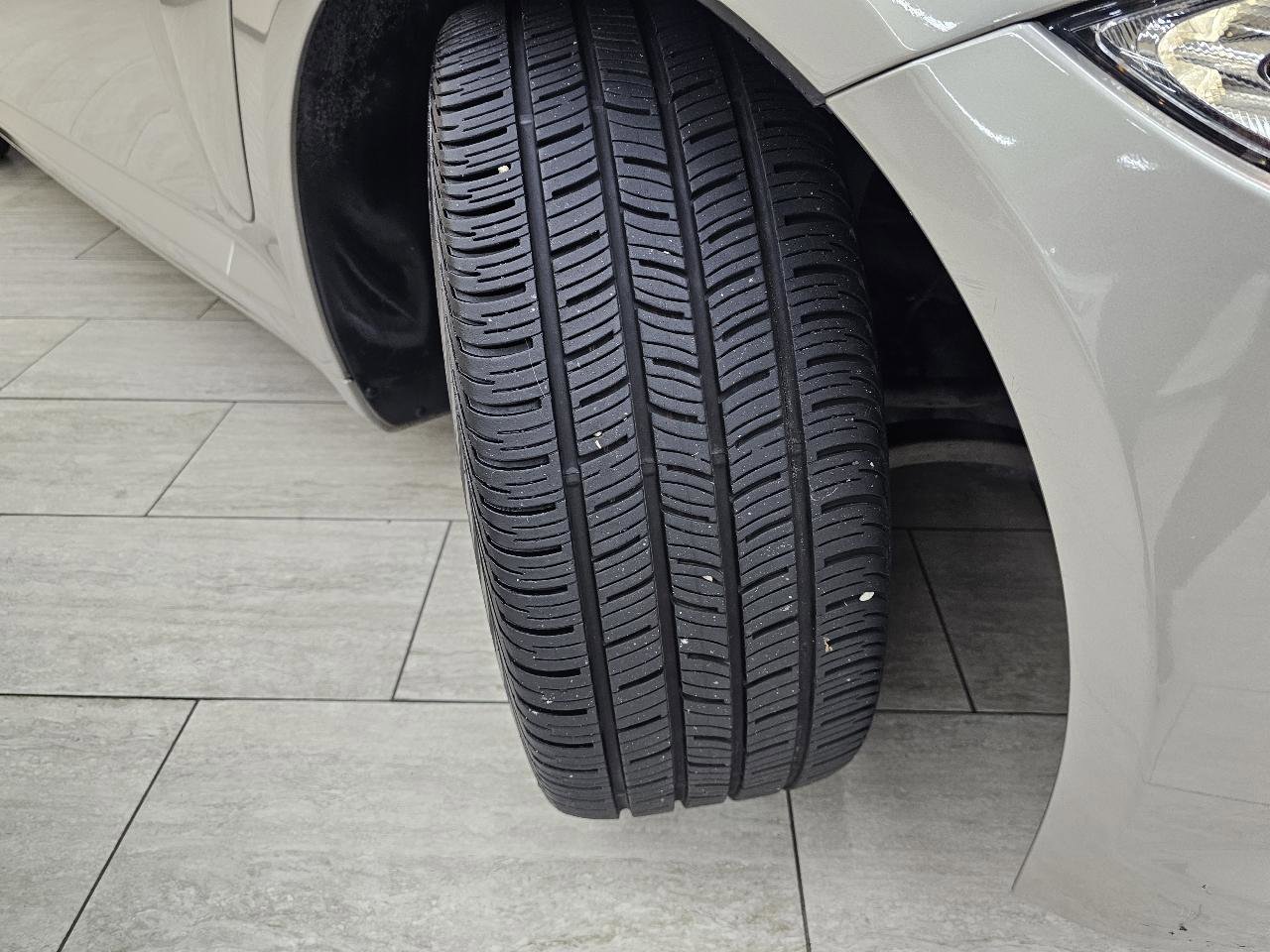 Used 2013 Jaguar XF image 39