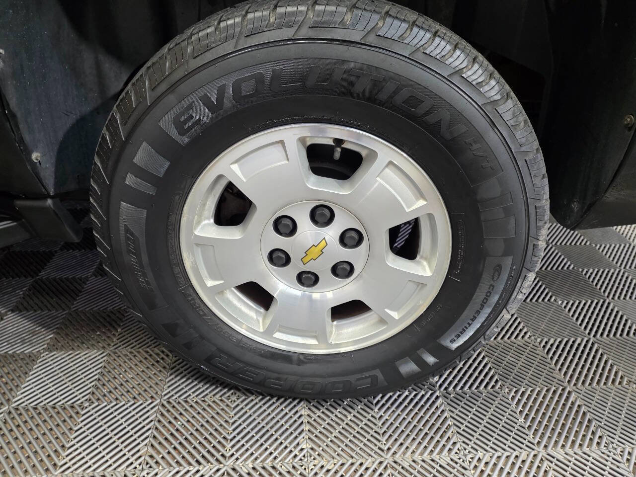 Used 2014 Chevrolet Suburban LT image 36