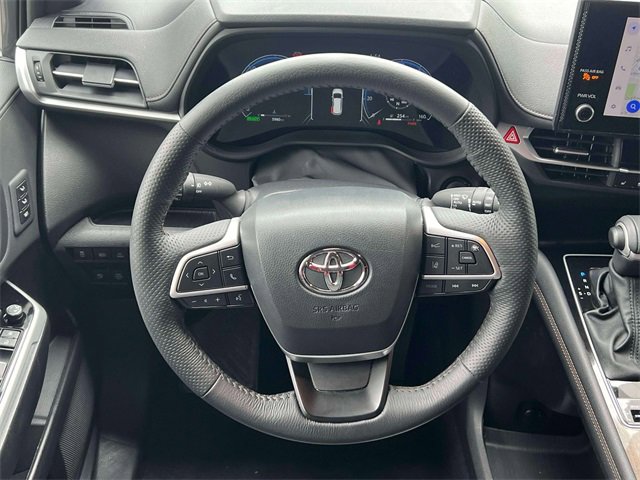 Used 2025 Toyota Sienna Platinum image 16