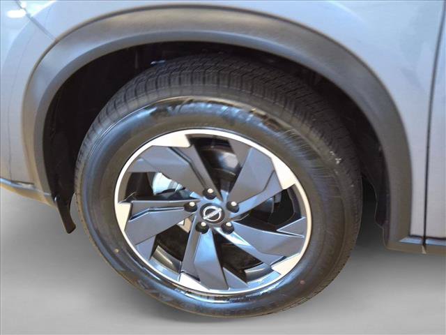 Used 2025 Nissan Rogue SV AWD/4WD image 26