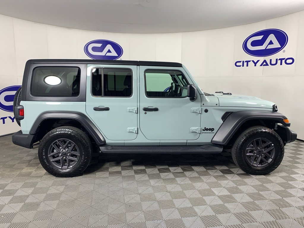 Used 2024 Jeep Wrangler Sport S image 2