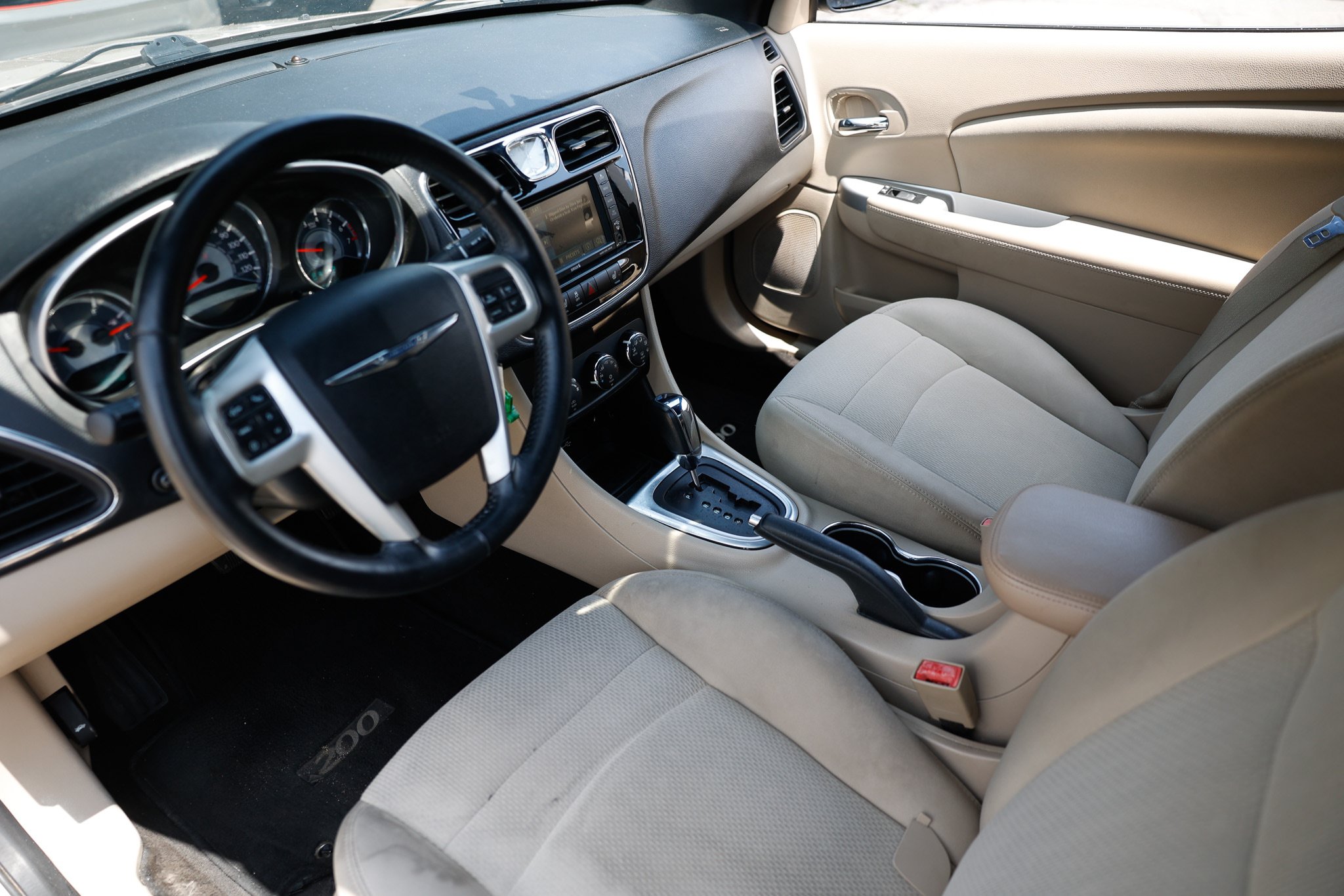 Used 2013 Chrysler 200 Touring w/ Cold Weather Group FWD image 6