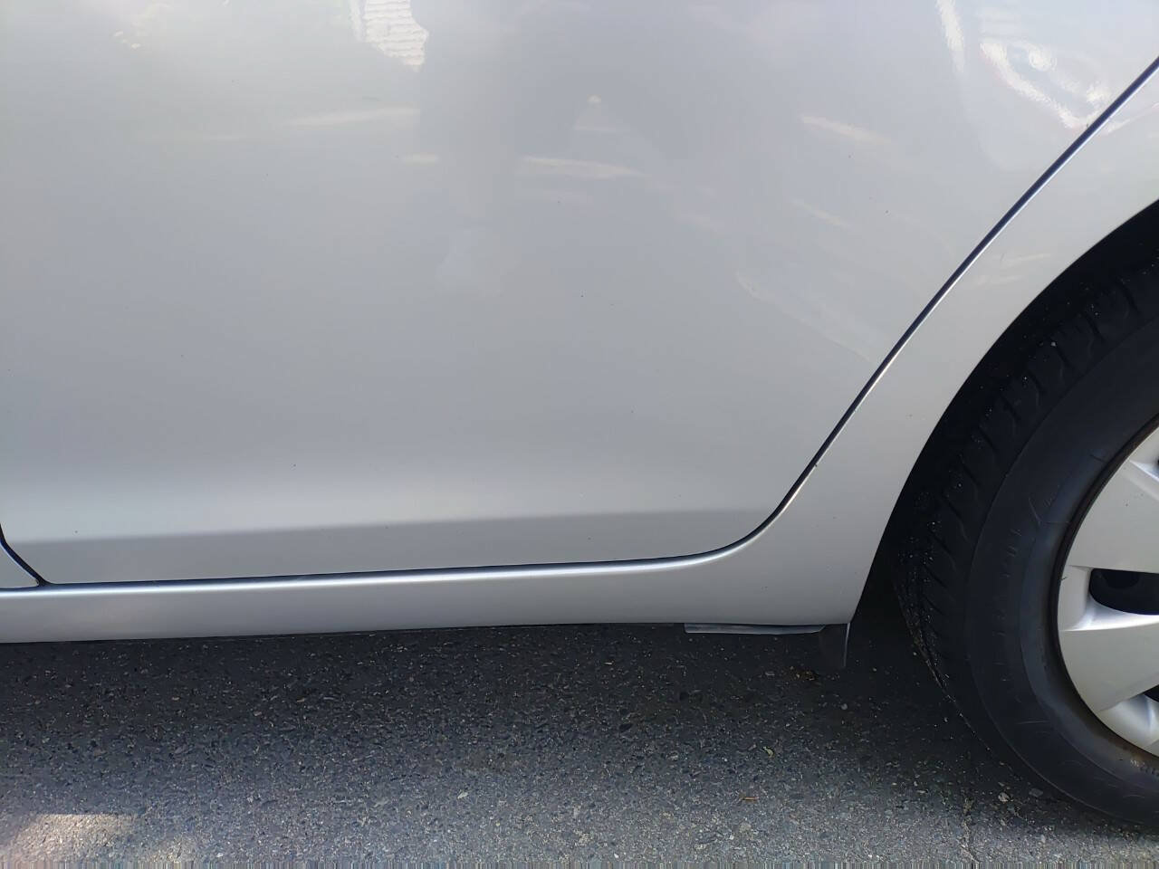 Used 2012 Toyota Yaris Sedan FWD image 3