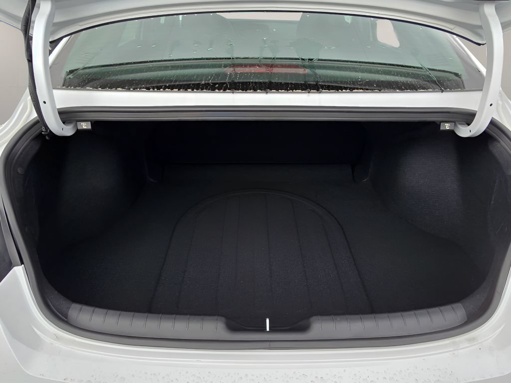 Used 2026 Hyundai Elantra Hybrid FWD image 31