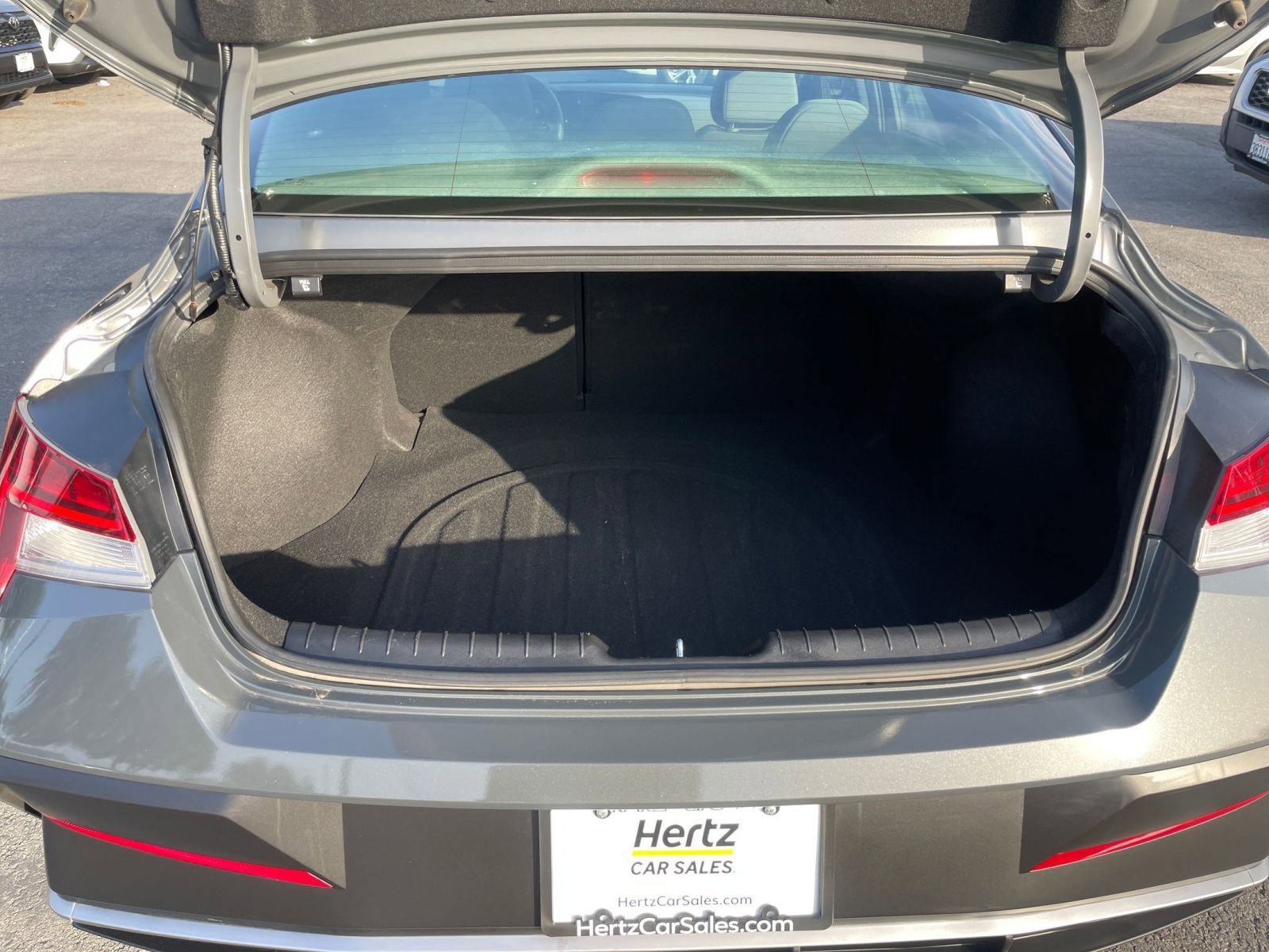 Used 2025 Hyundai Elantra SEL image 31