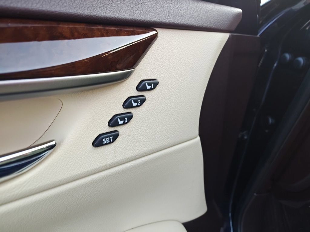 Used 2016 Lexus ES 350 w/ Premium Package w/Wood Trim FWD image 8