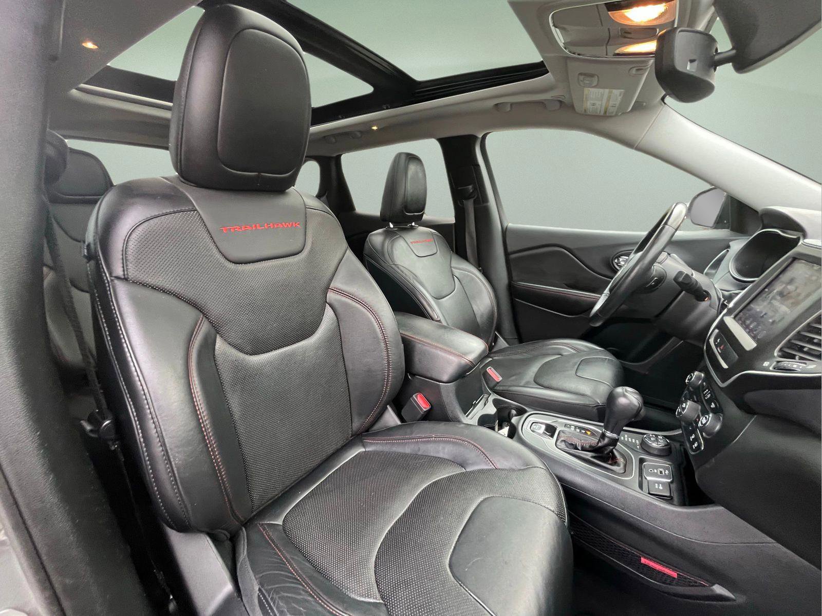 Used 2019 Jeep Cherokee Trailhawk image 36