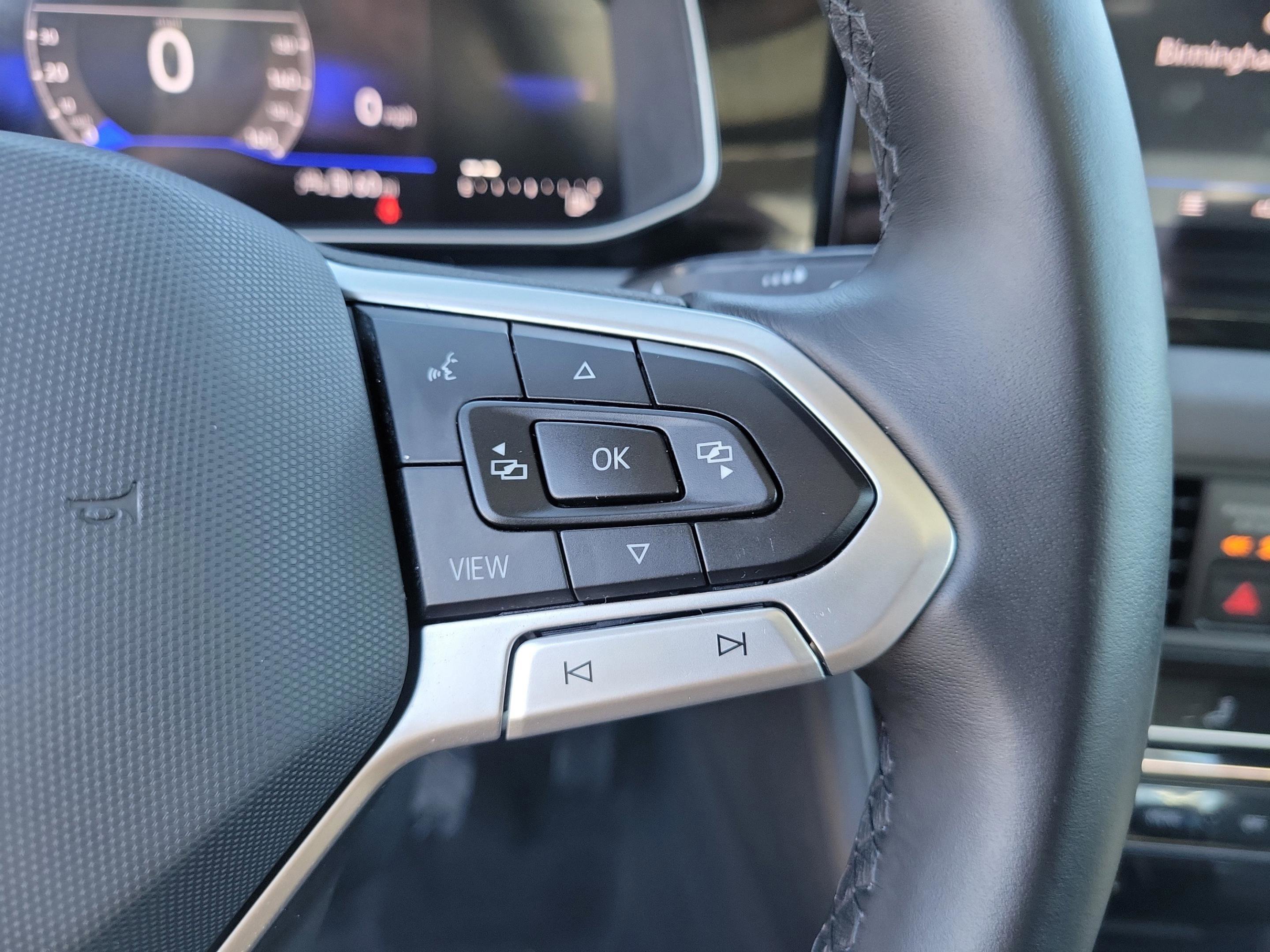 Used 2025 Volkswagen Jetta SE image 36