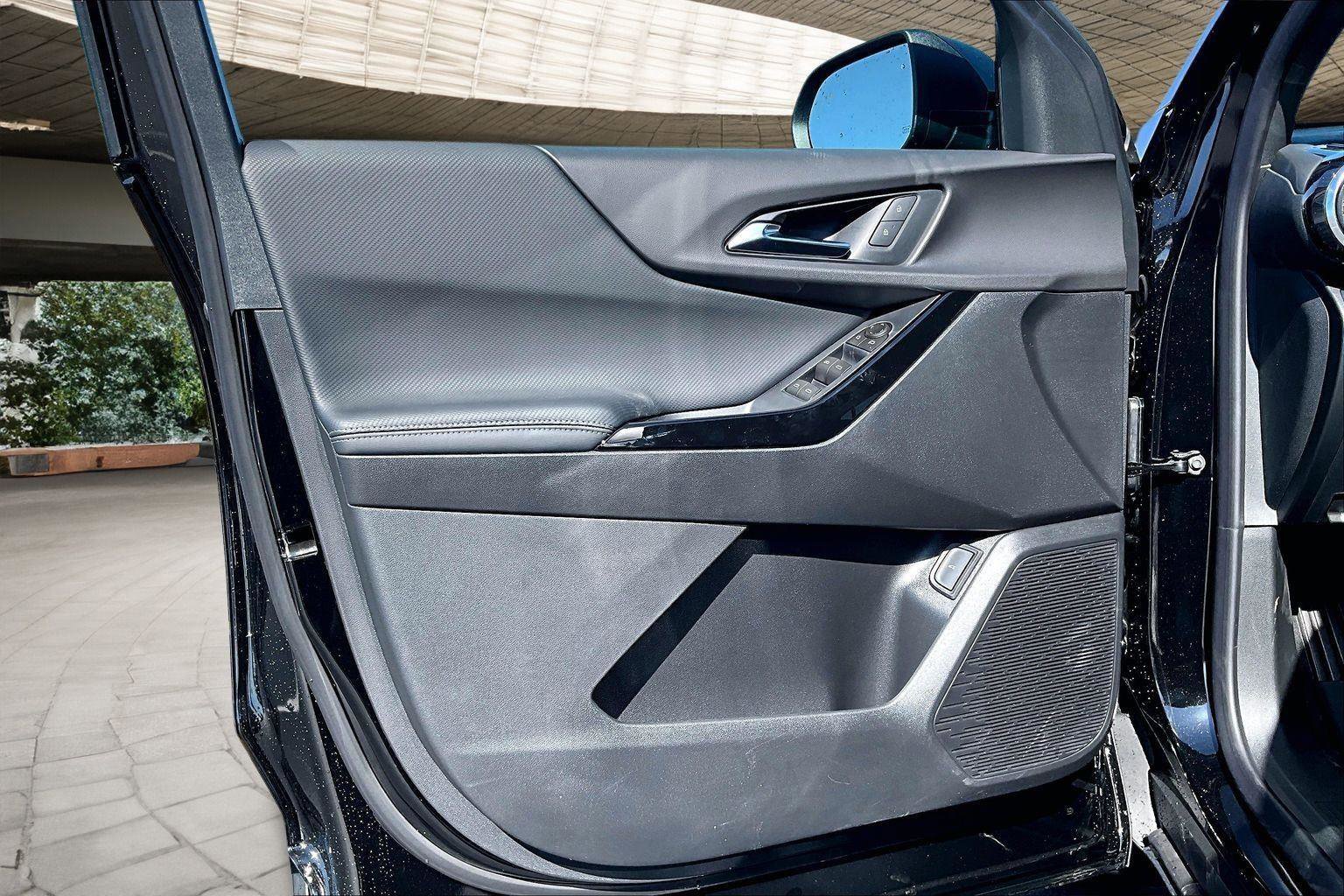 New 2026 Chevrolet Equinox LT w/ Convenience Package II image 9