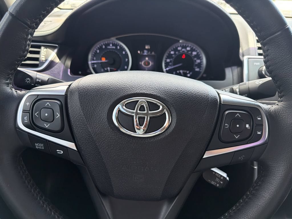 Used 2017 Toyota Camry XLE w/ Moonroof Package FWD image 30