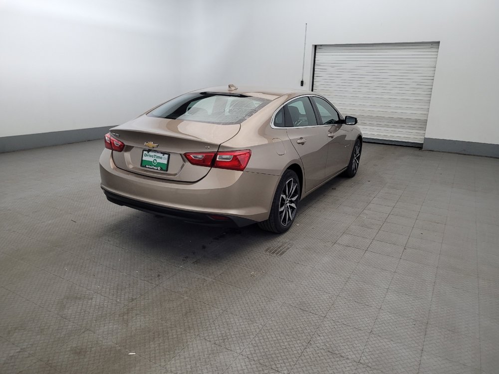 Used 2018 Chevrolet Malibu LT w/ Leather Package FWD image 9