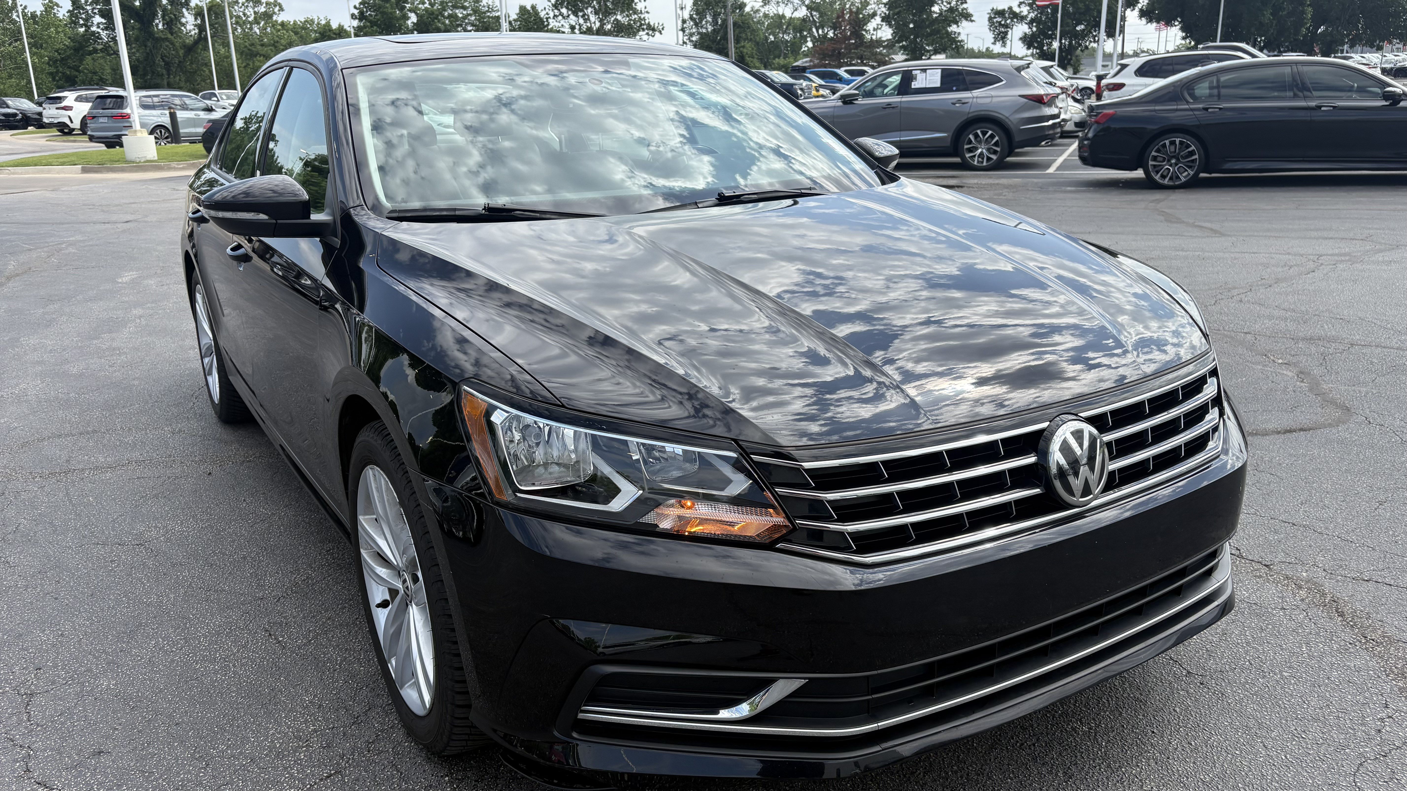 Used 2019 Volkswagen Passat 2.0T Wolfsburg w/ Wheels & Sunroof Package FWD image 2