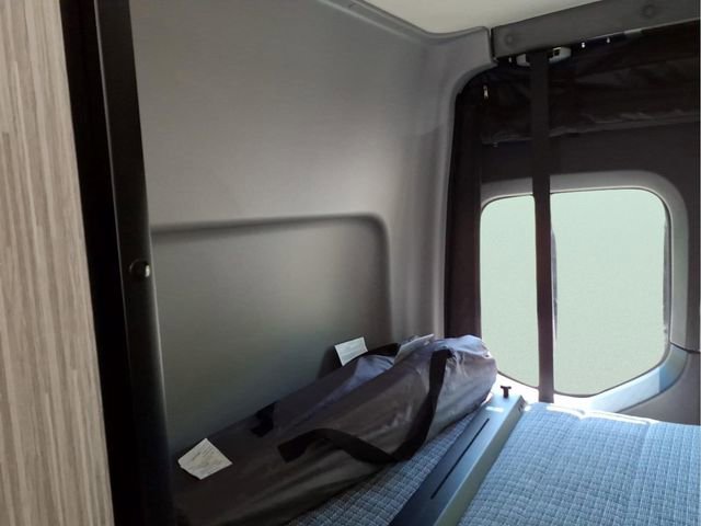 Used 2022 Mercedes-Benz Sprinter 144 Cargo image 14