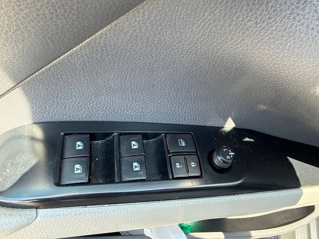 Used 2019 Toyota Camry LE w/ Convenience Package FWD image 14