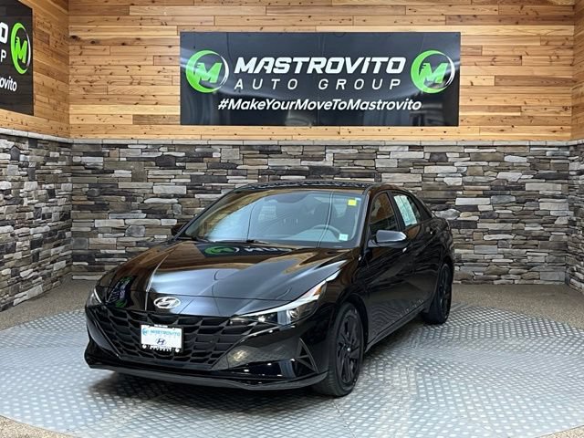 Used 2023 Hyundai Elantra Blue FWD image 2