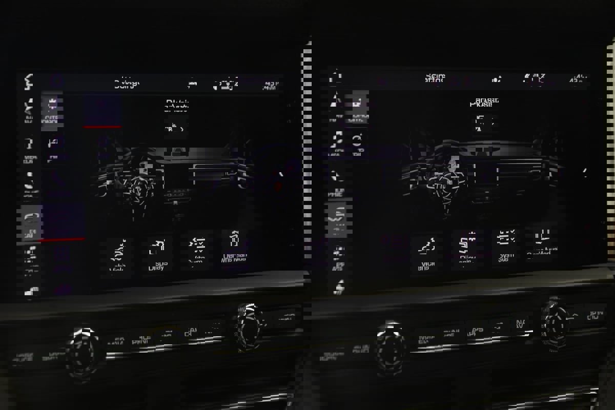 Used 2020 Porsche Macan image 35