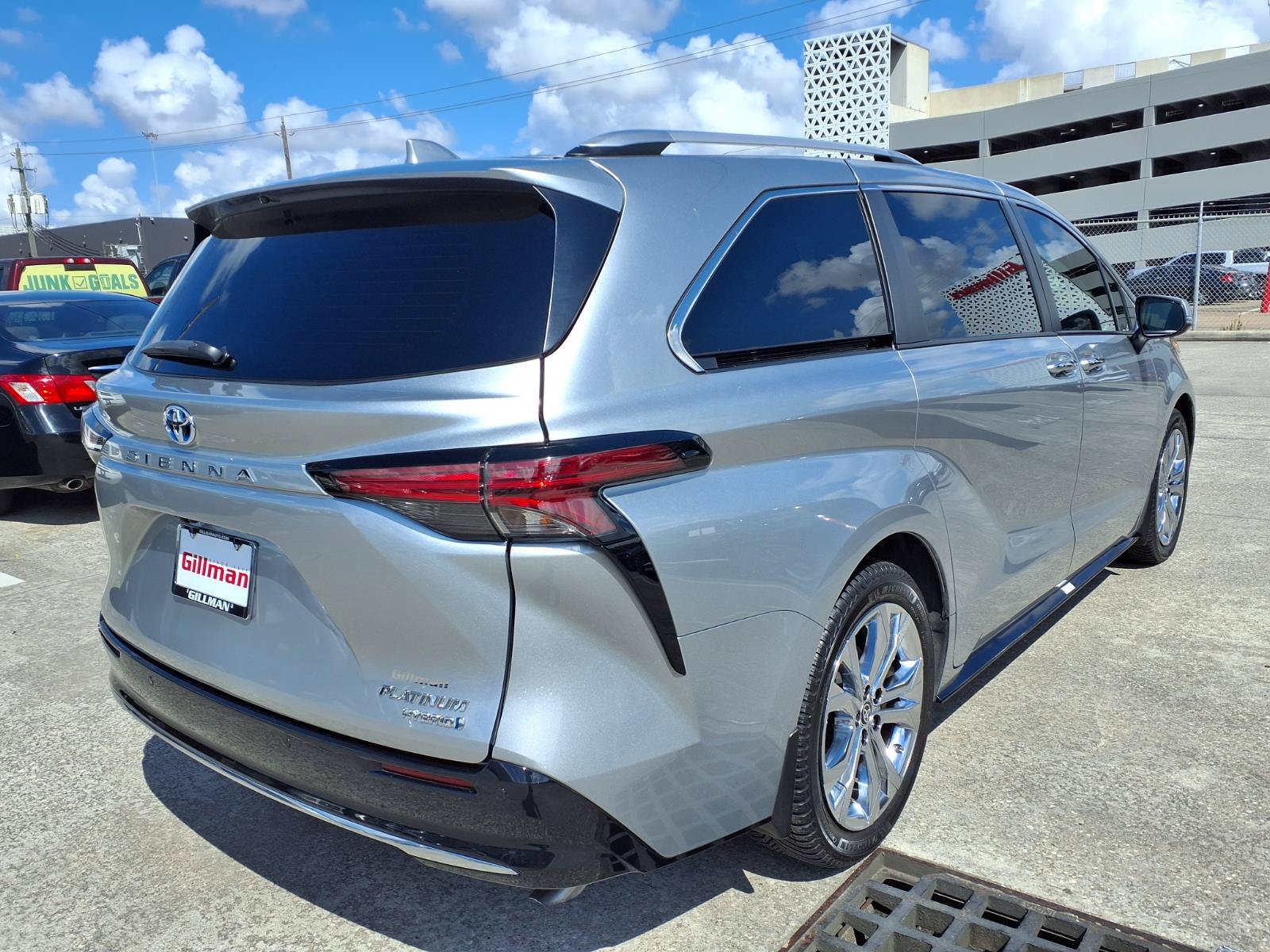 Used 2024 Toyota Sienna Platinum FWD image 26