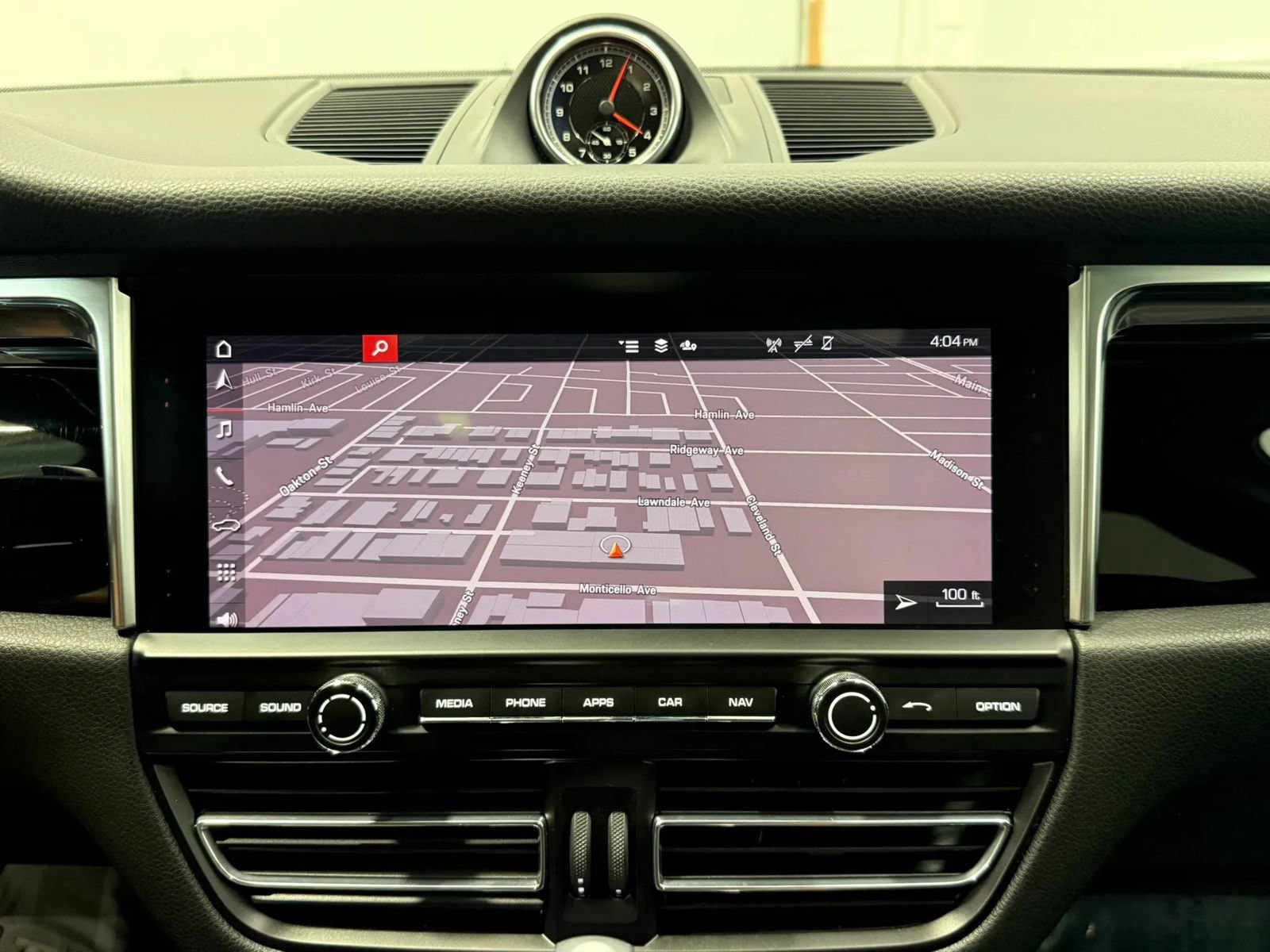 Used 2020 Porsche Macan AWD/4WD image 27