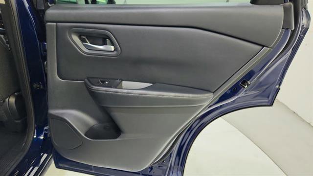 Certified 2025 Nissan Rogue SV image 26