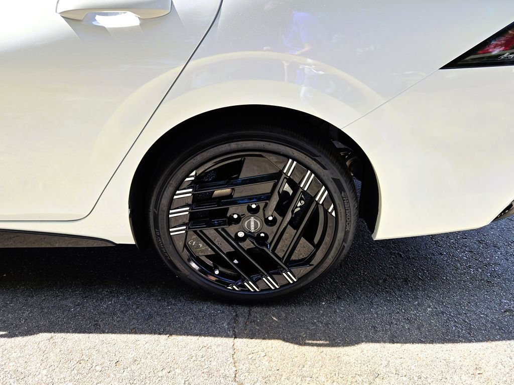New 2026 Nissan Sentra SR w/ Floor Mat Package FWD image 9