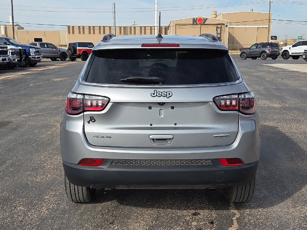 Used 2024 Jeep Compass Latitude AWD/4WD image 4