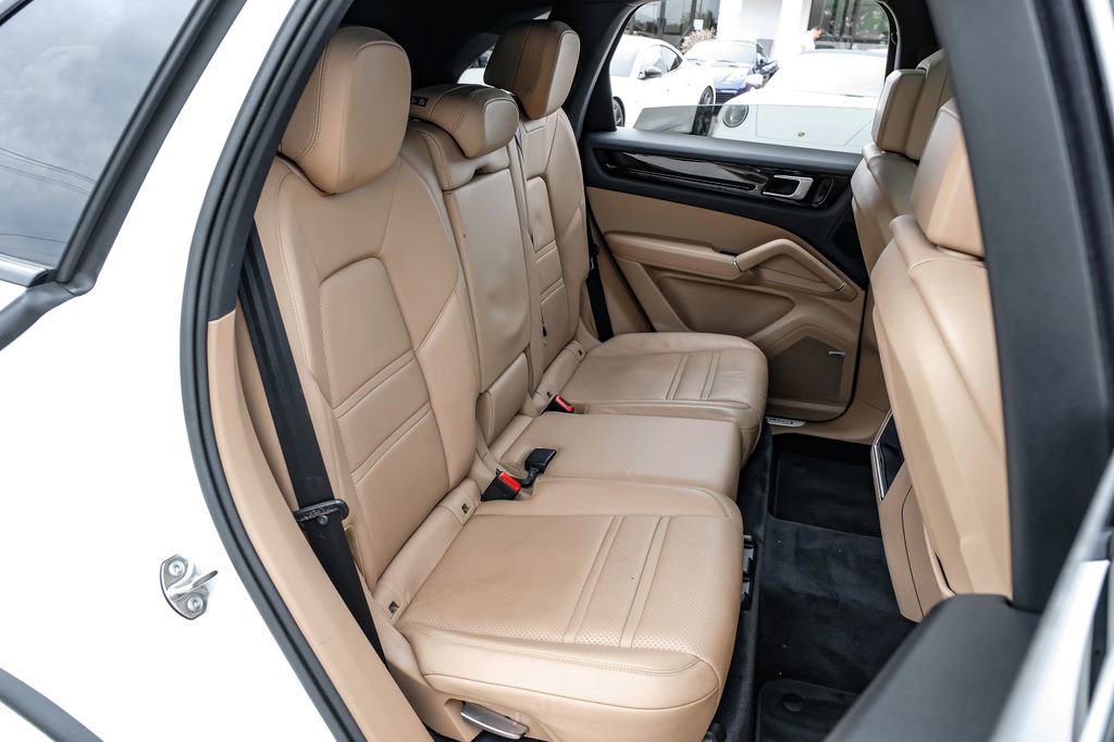 Used 2021 Porsche Cayenne AWD/4WD image 33