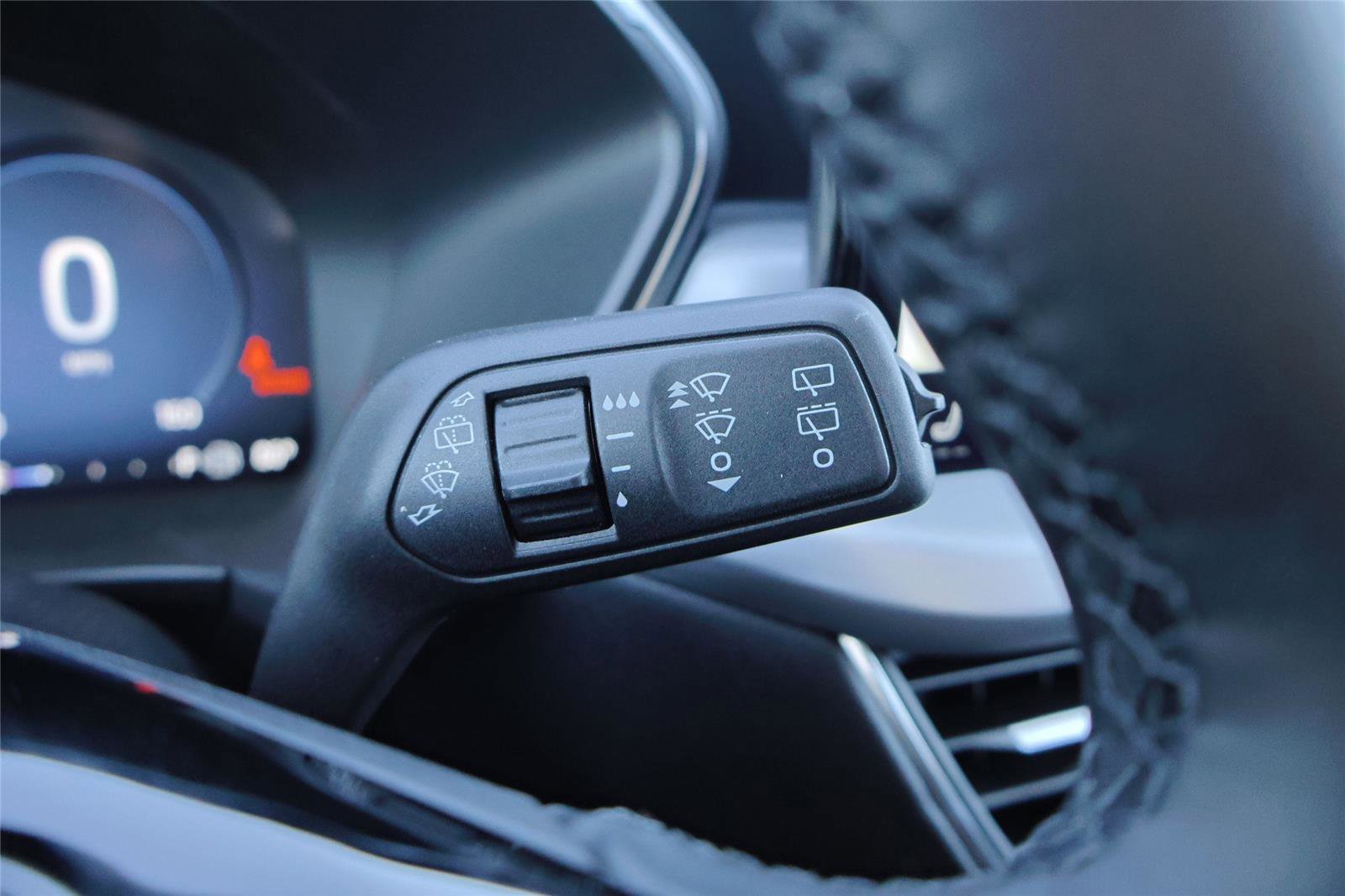New 2025 Ford Escape SE w/ PHEV Premium Package image 18