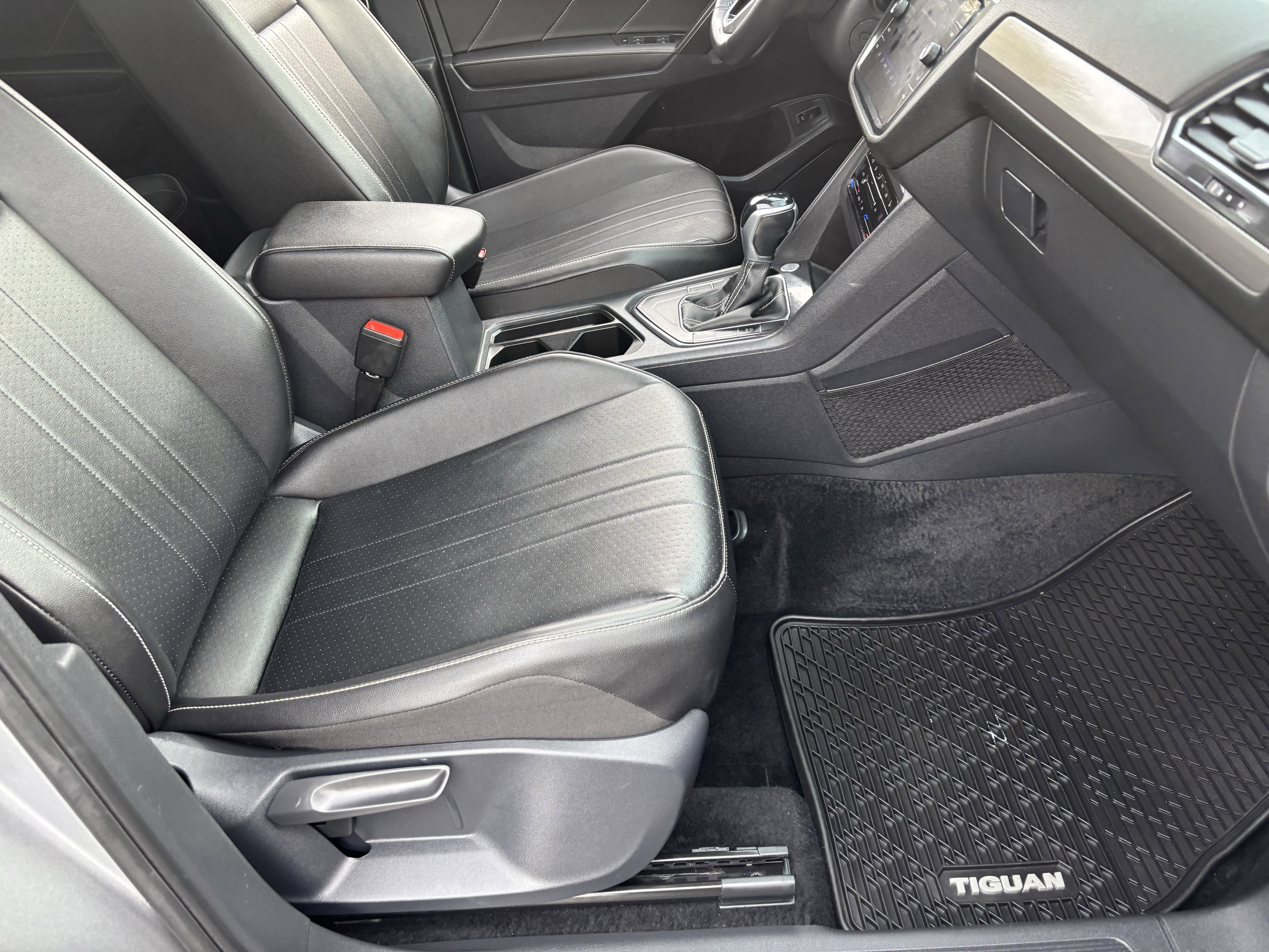 Used 2022 Volkswagen Tiguan SE image 10