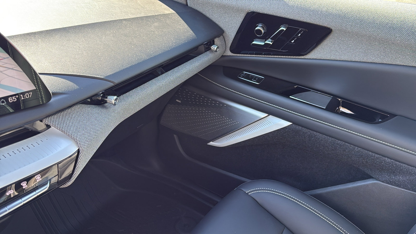 New 2025 Cadillac Optiq Luxury 1 w/ LPO, Floor Liner Package image 23