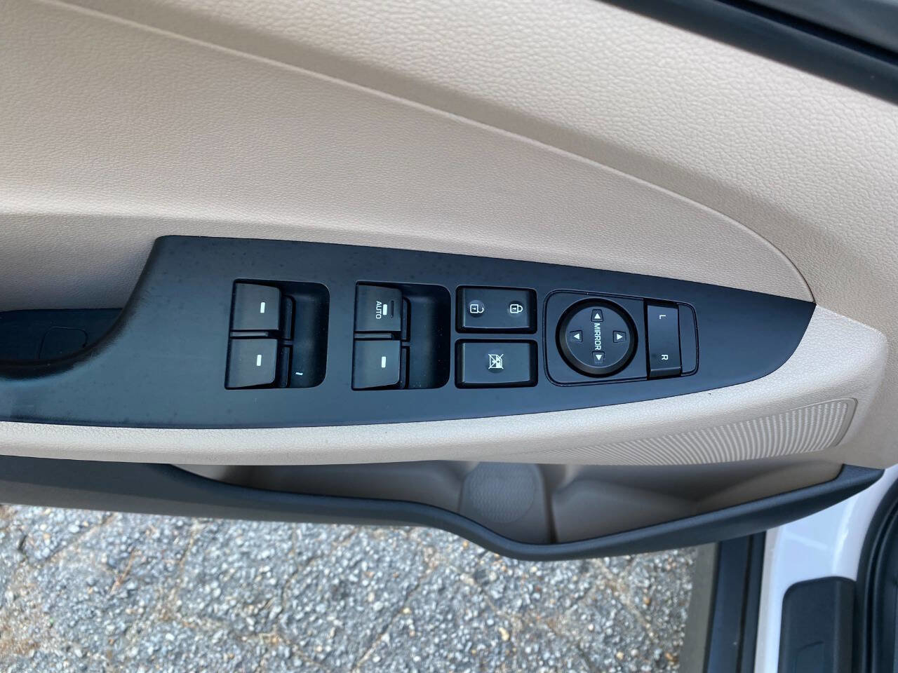 Used 2017 Hyundai Tucson Sport w/ Cargo Package image 17