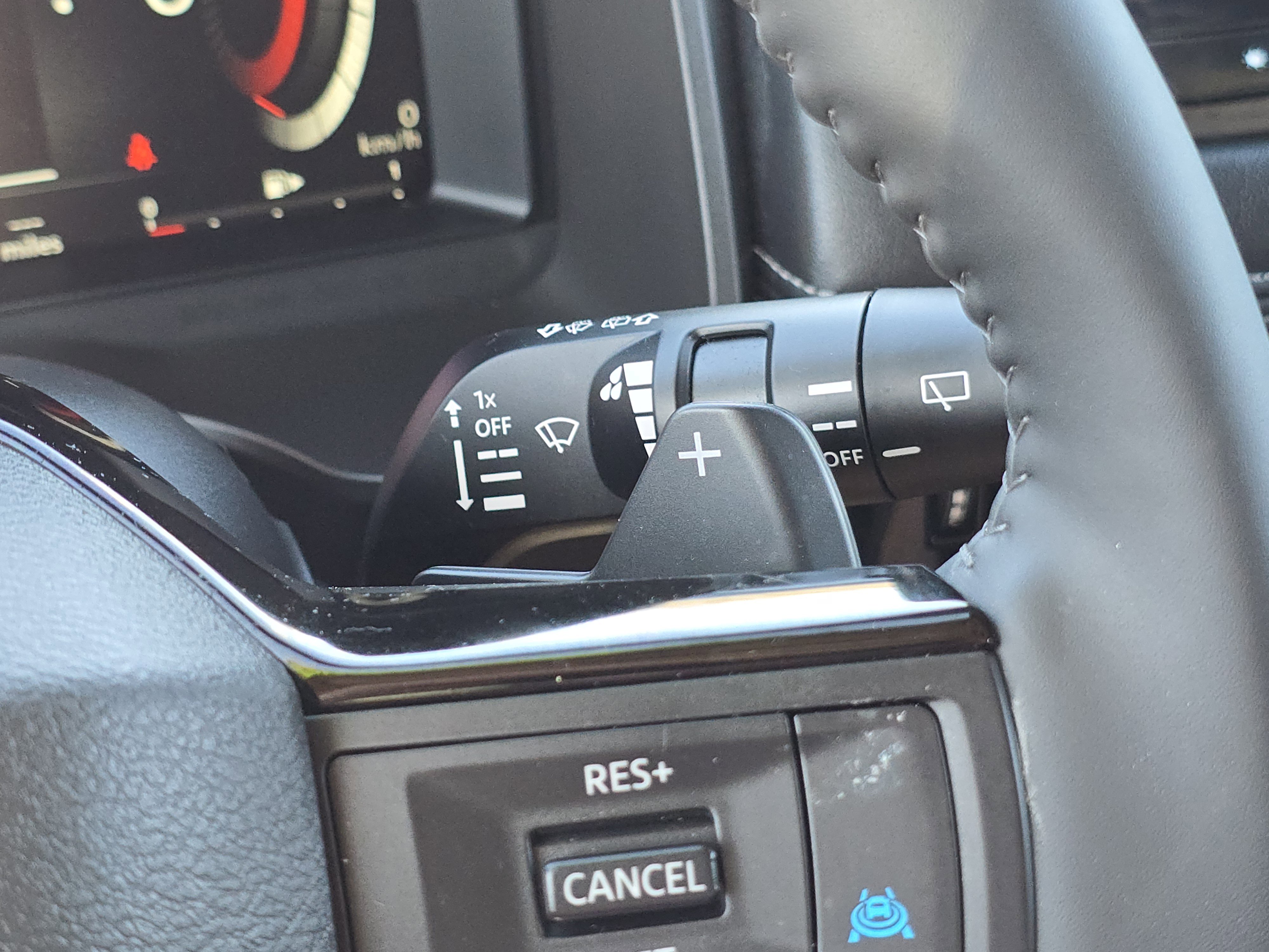 Used 2025 Nissan Rogue SL image 33