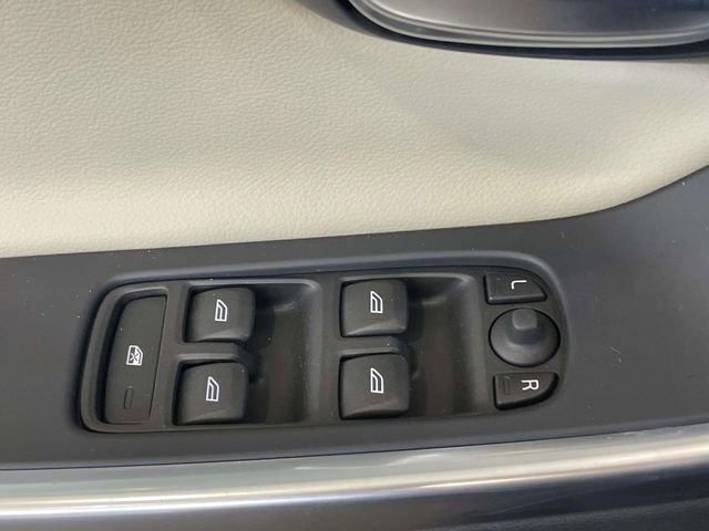 Used 2018 Volvo S60 T5 Dynamic w/ Protection Package image 26