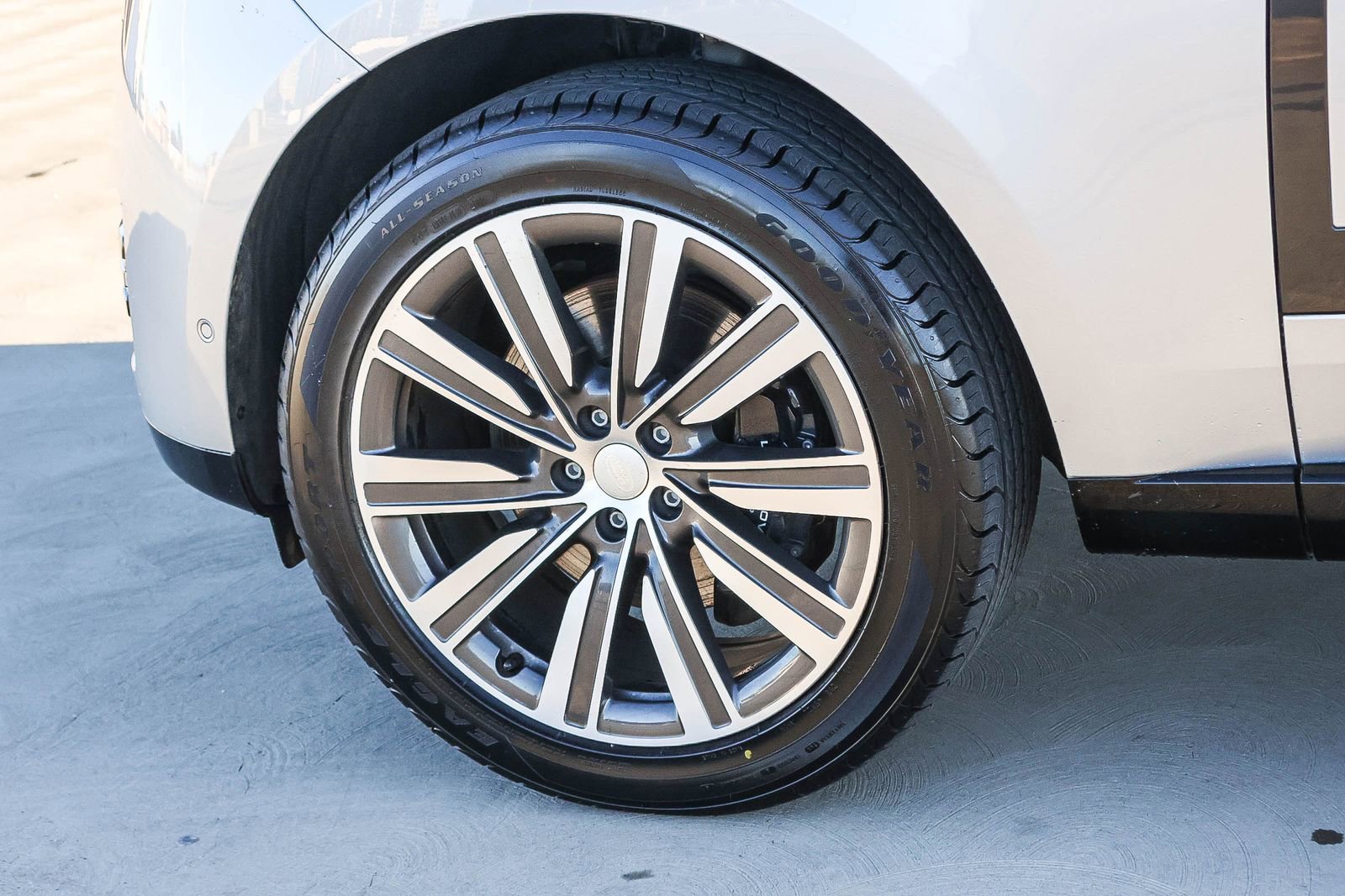 Certified 2023 Land Rover Range Rover SE image 8