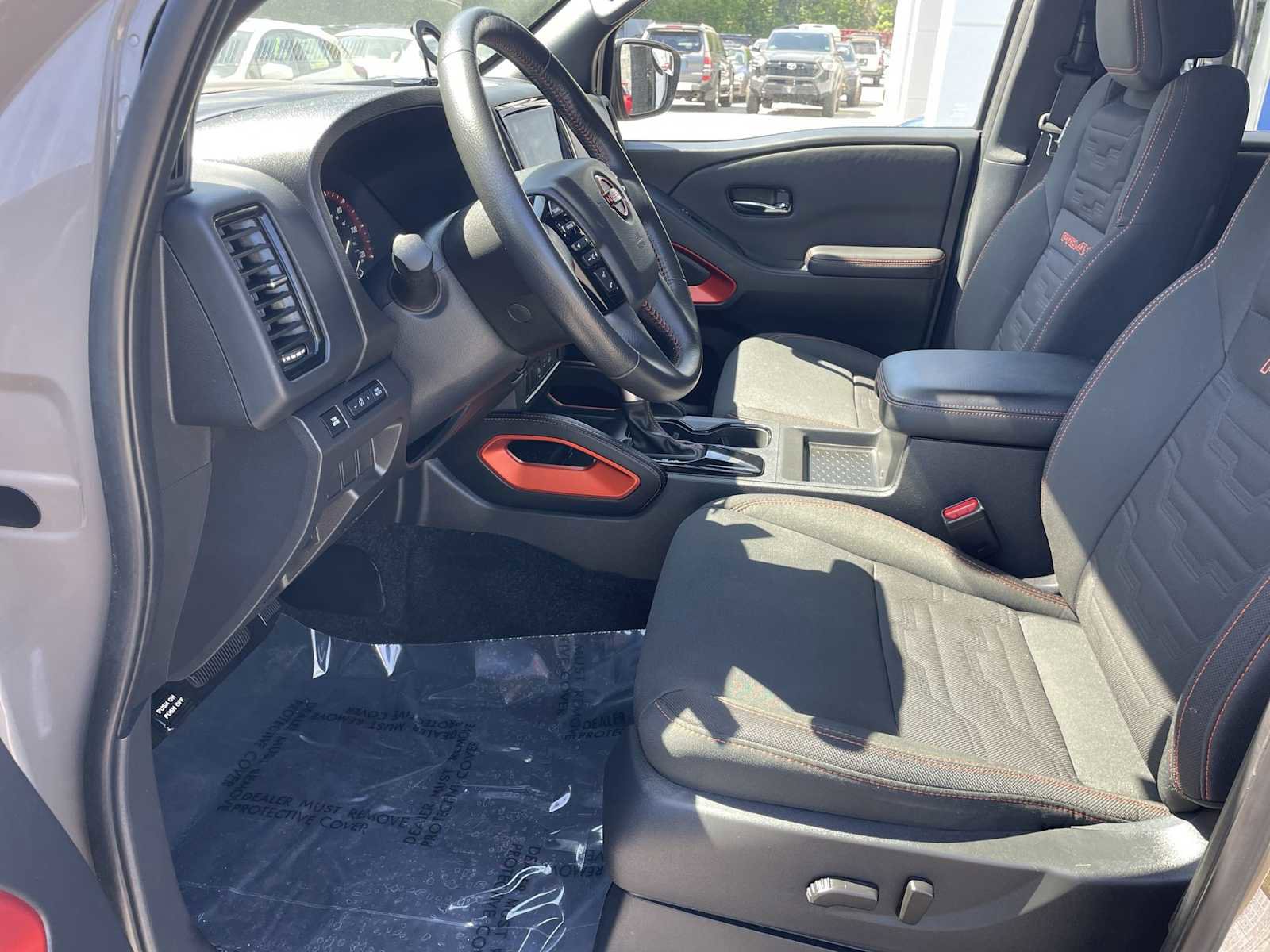 Used 2024 Nissan Frontier PRO-4X w/ Technology Package AWD/4WD image 10