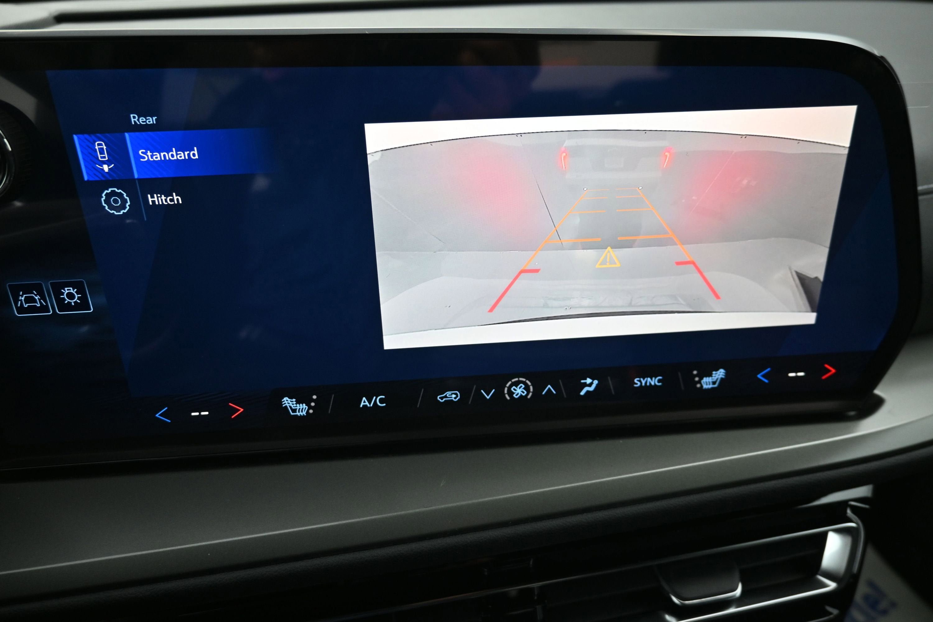 New 2026 Chevrolet Traverse LT w/ Sun and Wheel Package FWD image 17