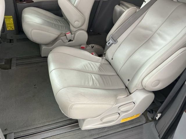 Used 2013 Toyota Sienna XLE FWD image 10