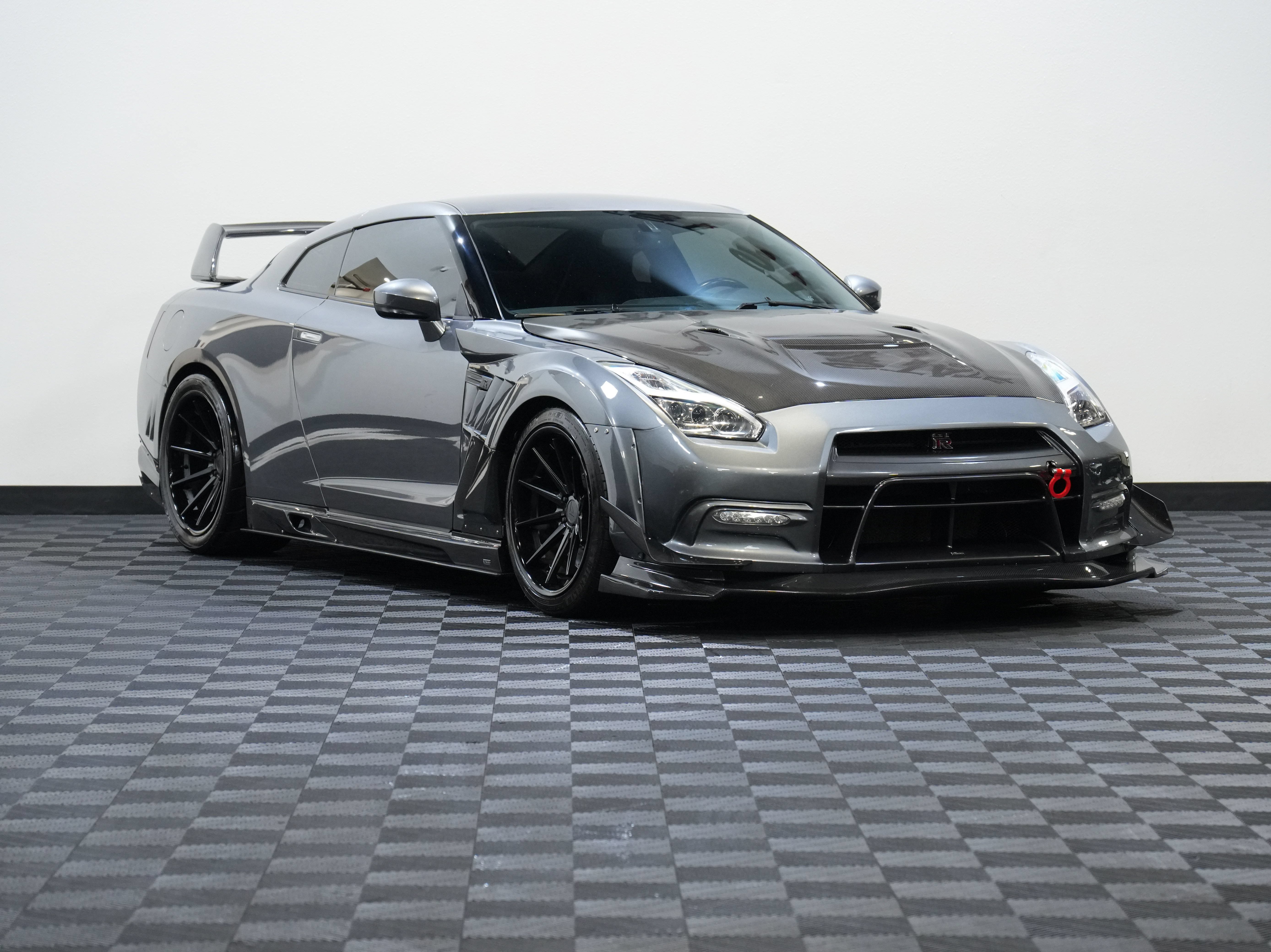 Used 2014 Nissan GT-R Premium AWD/4WD image 5