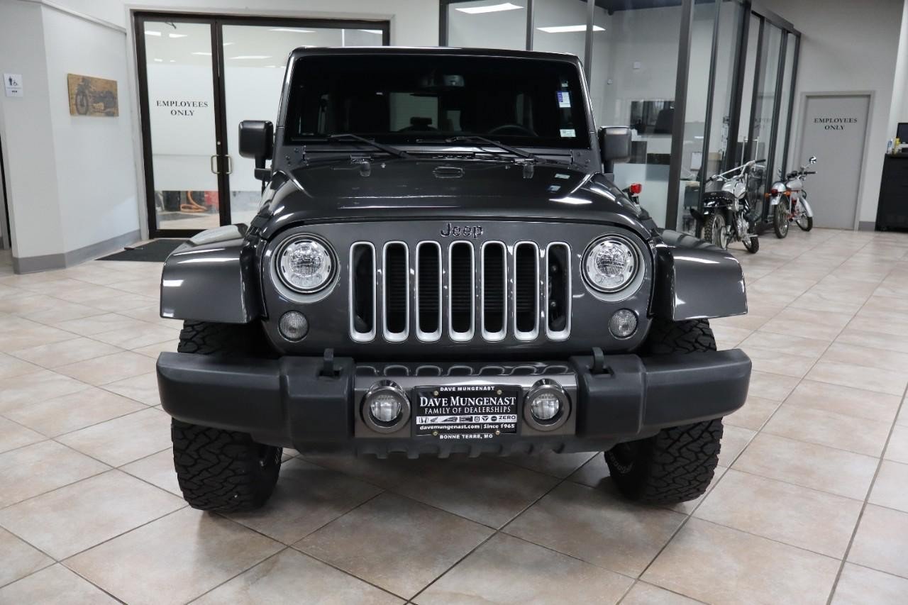 Used 2018 Jeep Wrangler Unlimited Sahara w/ Connectivity Group AWD/4WD image 8
