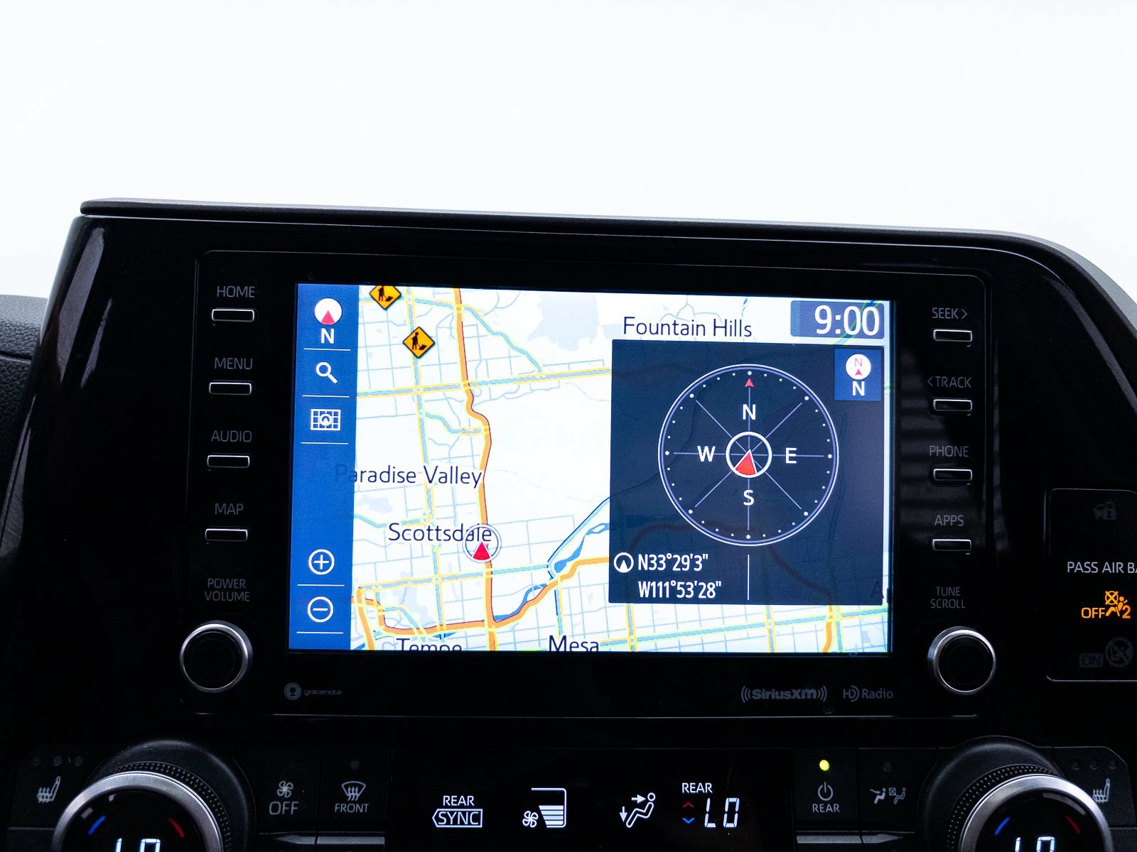 Used 2021 Toyota Highlander XLE AWD/4WD image 9