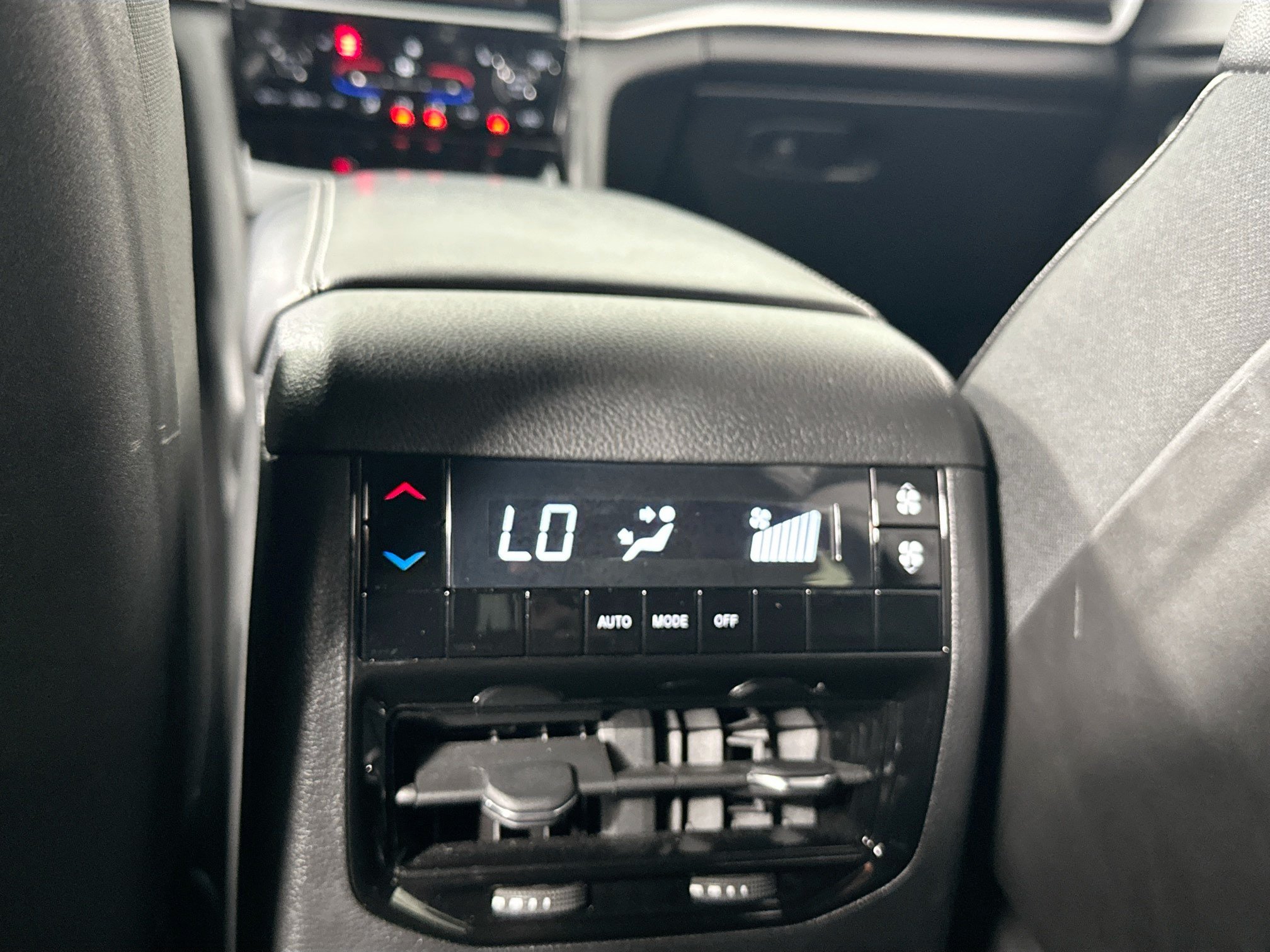 Used 2023 Jeep Grand Cherokee L Laredo RWD image 24