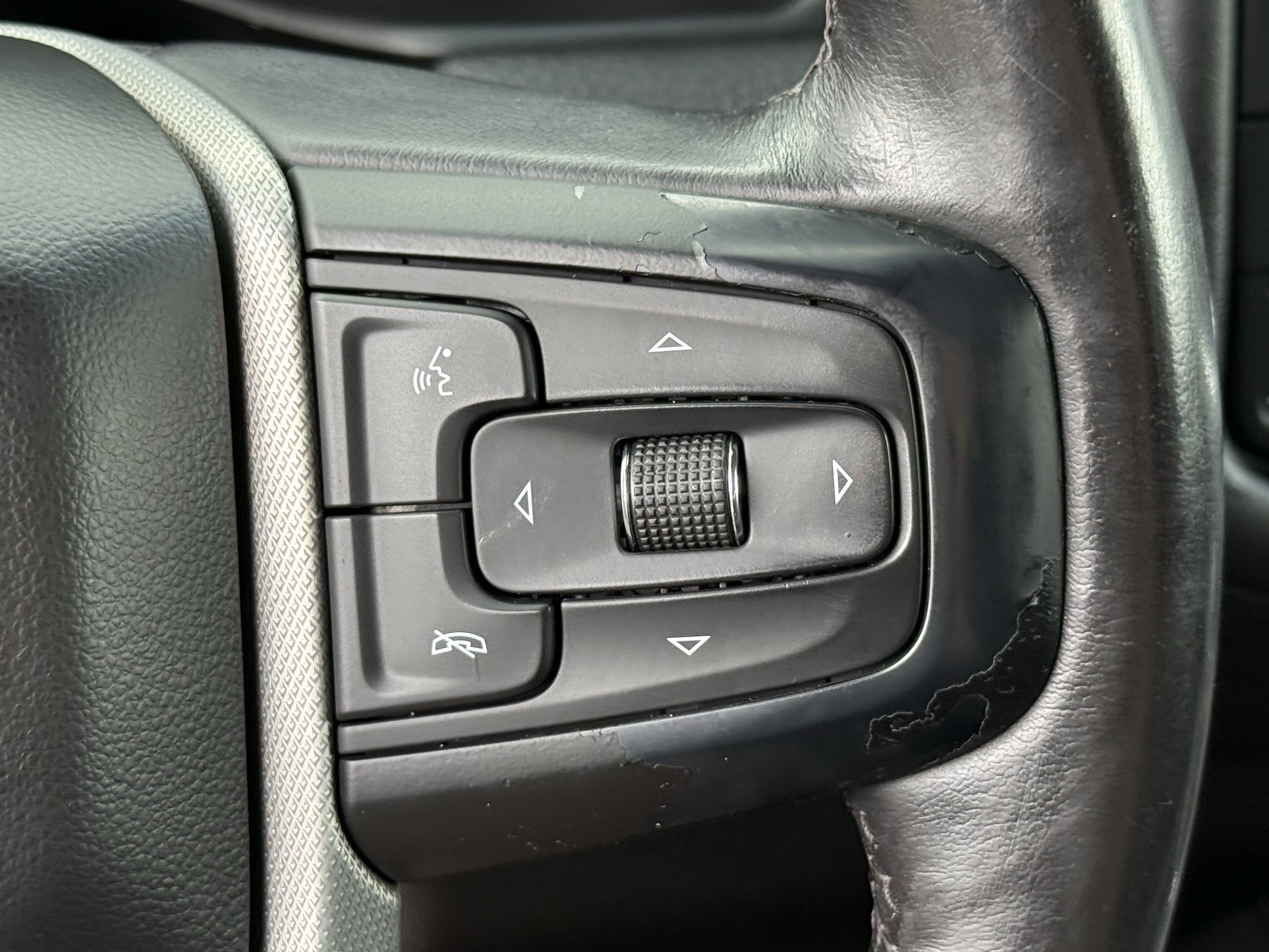 Used 2021 GMC Yukon Denali w/ Denali Premium Package RWD image 16