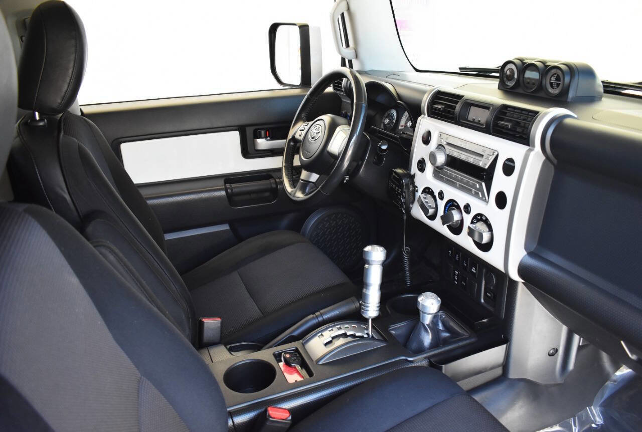 Used 2010 Toyota FJ Cruiser 4WD image 29
