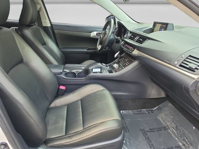 Used 2013 Lexus CT 200h w/ Premium Pkg w/Navigation FWD image 16