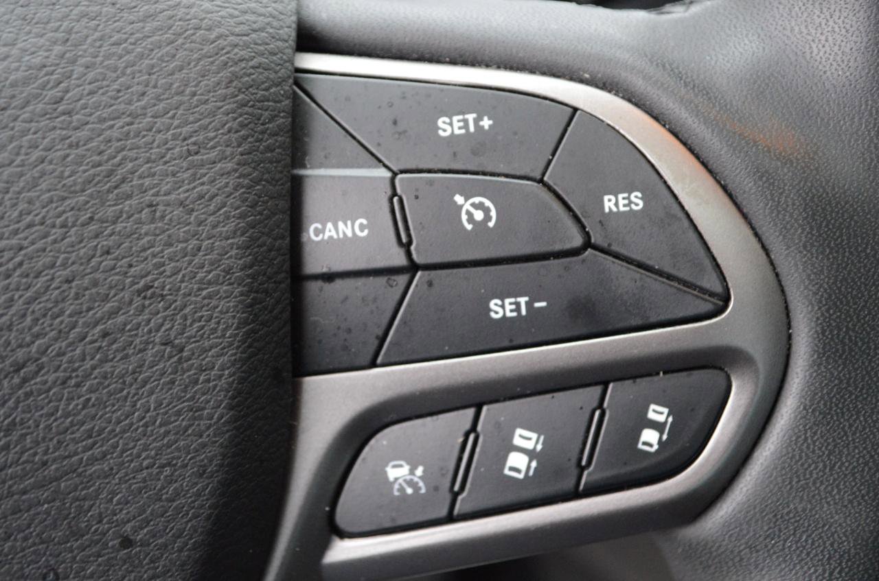 Used 2022 Jeep Cherokee Limited image 29