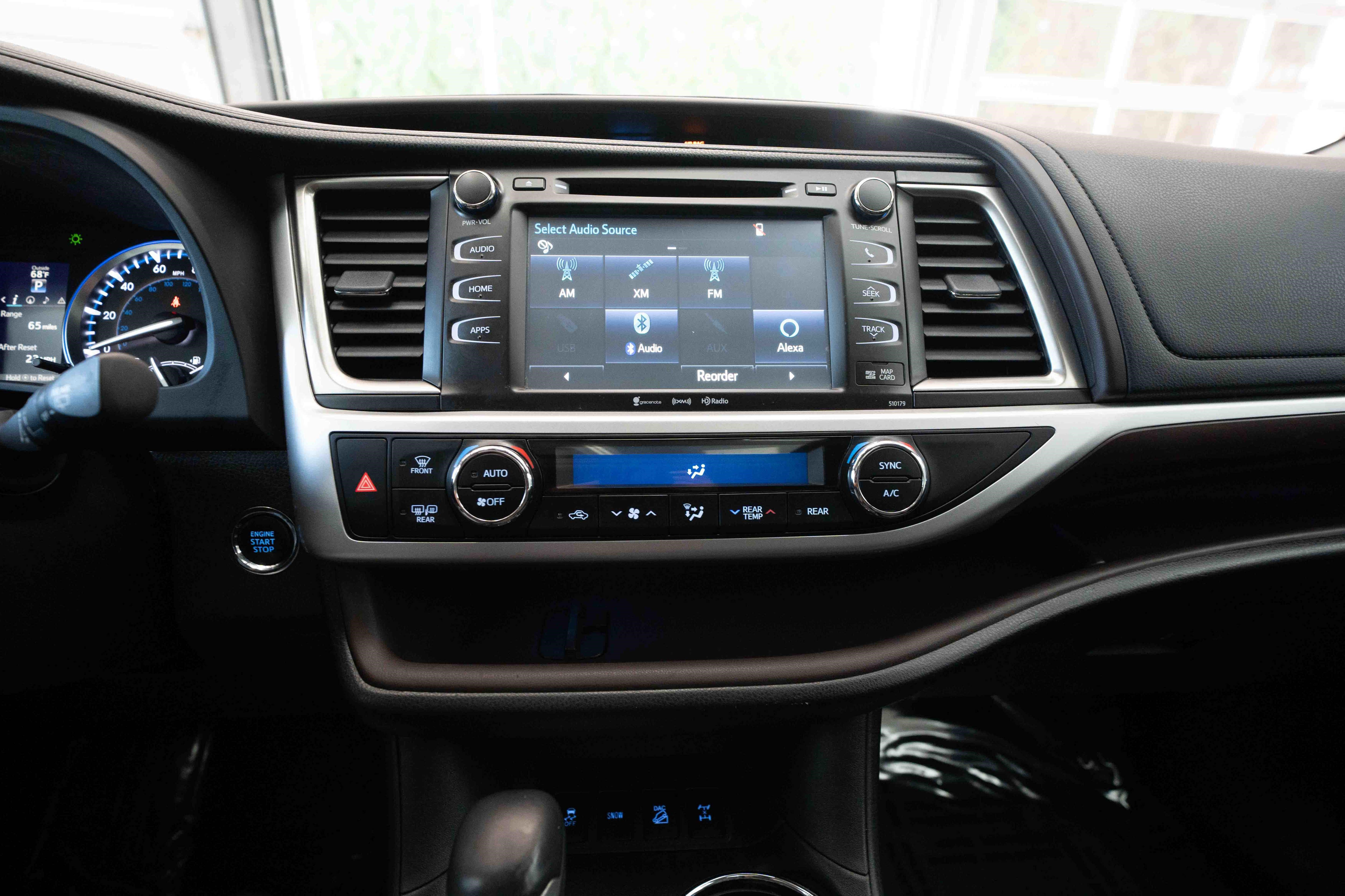 Used 2016 Toyota Highlander Limited AWD/4WD image 17