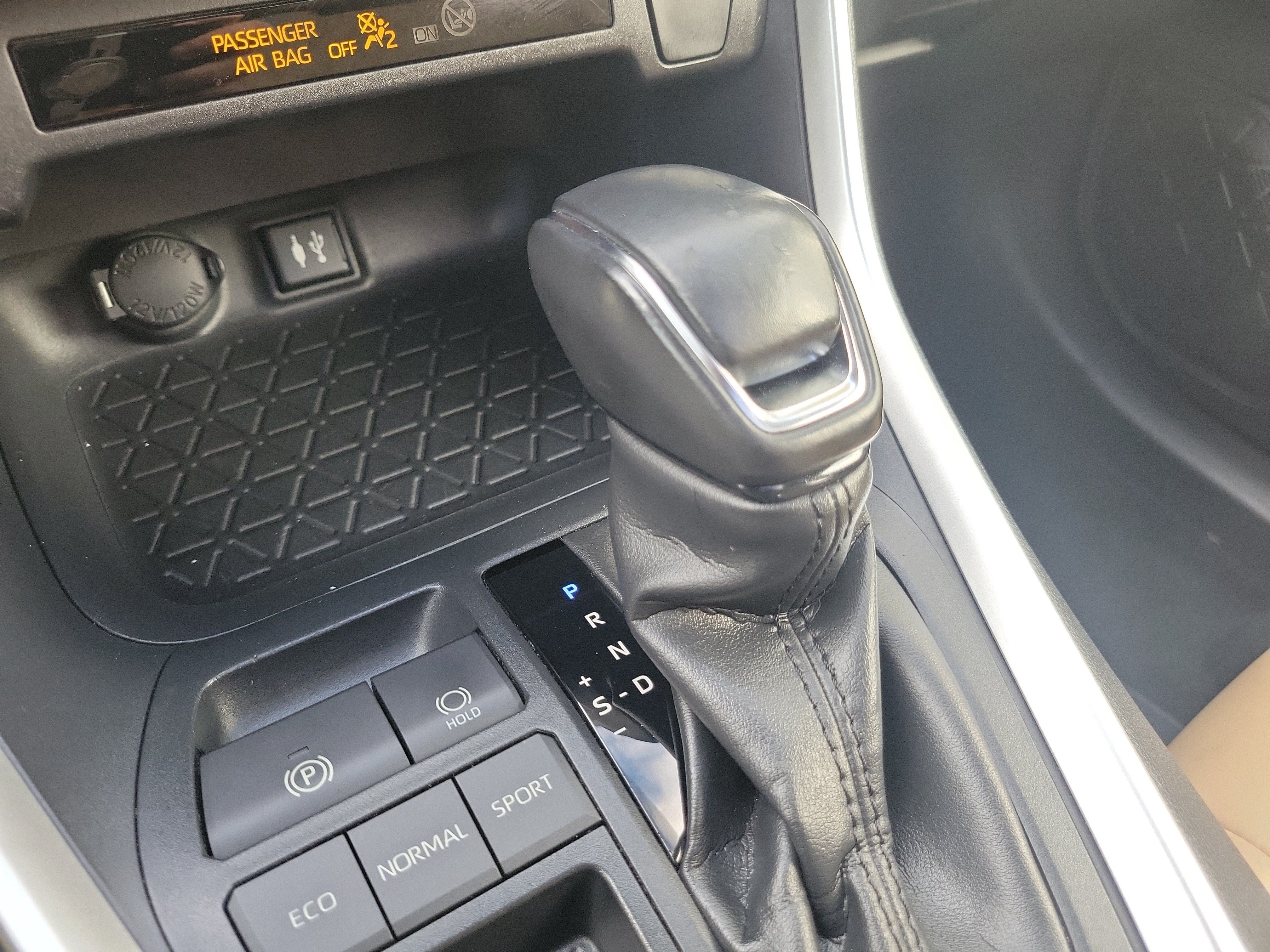 Used 2019 Toyota RAV4 XLE Premium FWD image 30