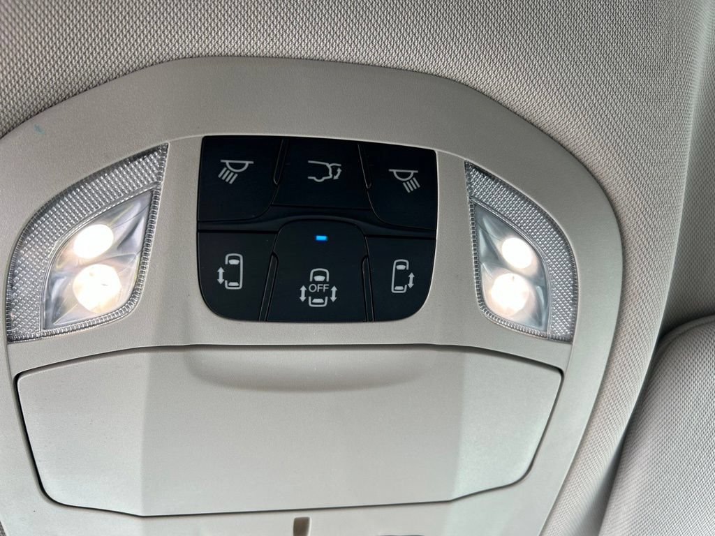 Used 2023 Chrysler Pacifica Touring-L FWD image 21